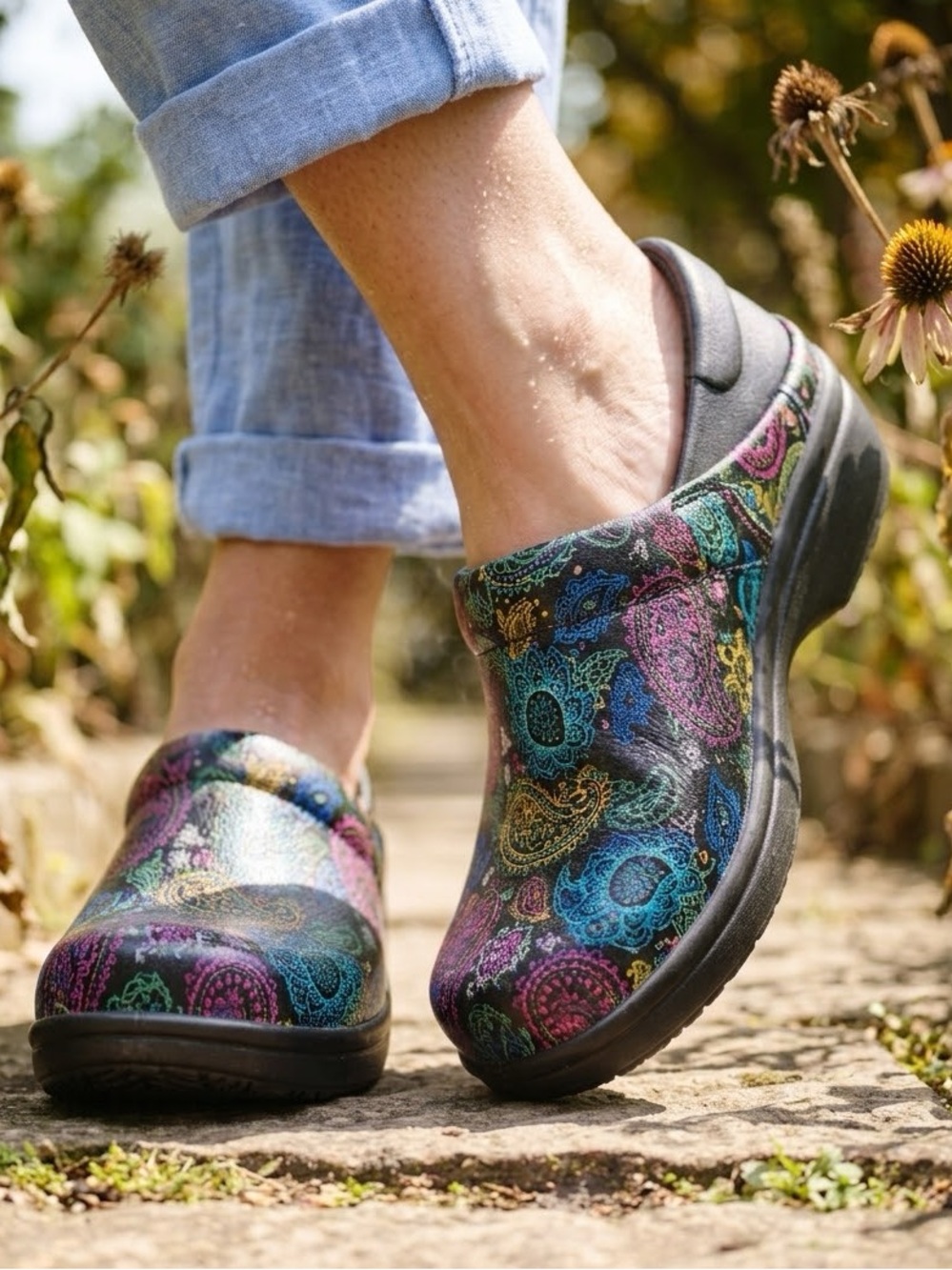 Crocs Neria Pro II Clogs Slip Resistant Work Shoes Women Sz 9 Multicolor Graphic